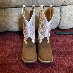 Women’s cowgirl boots